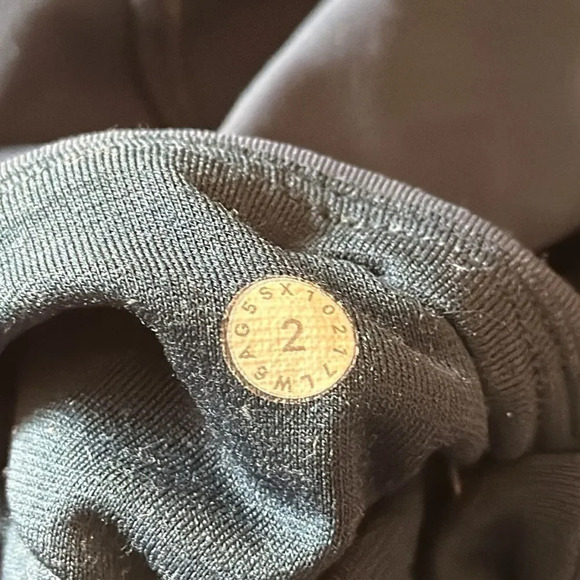 Lululemon sz 2 Twist & Train Crop 19" in Jaded great pre owned condition - Picture 7 of 14